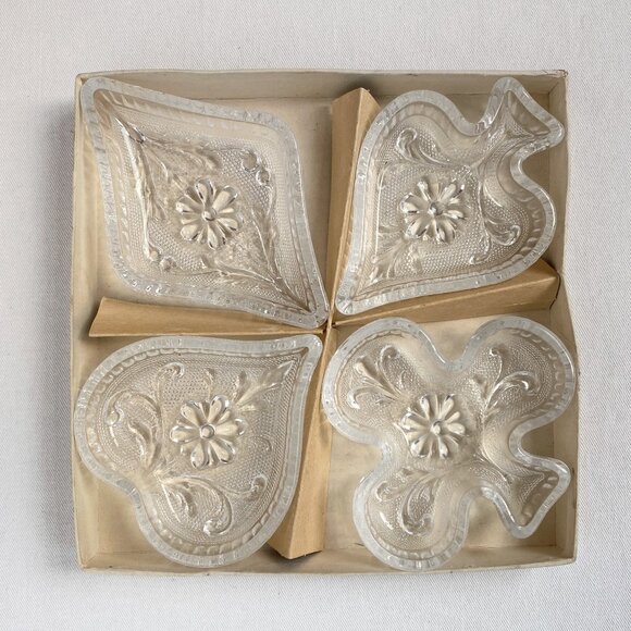 Vintage Glass Playing Card Suit Dishes – Heart, Club, Diamond, Spade - Picture 7 of 9